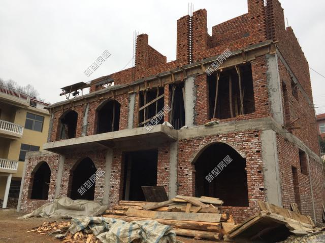 怎么在農(nóng)村建一棟既好看又實(shí)用的房子呢？今天小編帶來3套建房案例，供各位參考!