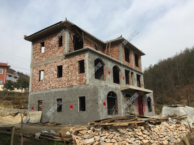 怎么在農(nóng)村建一棟既好看又實(shí)用的房子呢？今天小編帶來3套建房案例，供各位參考!