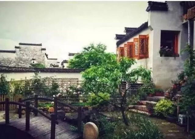在鄉(xiāng)下買一棟閑置的舊房子進(jìn)行翻新，并在復(fù)活后將其改造成住宅和別墅,也是好的一筆投資