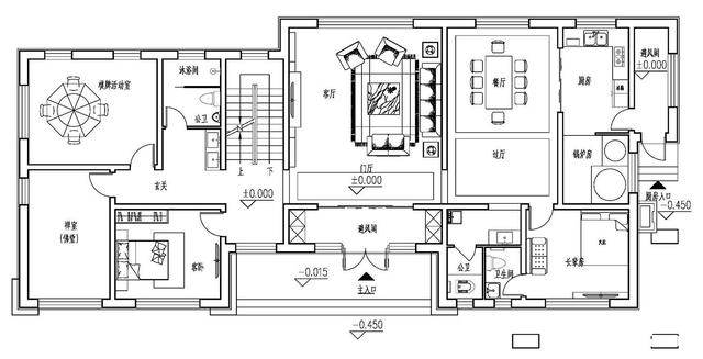 建筑屬于歐式風格別墅，一共有三層，第一層做了一個地下室的設計，建筑整體看起來比較時尚大氣，讓人一看就感覺很豪華。
