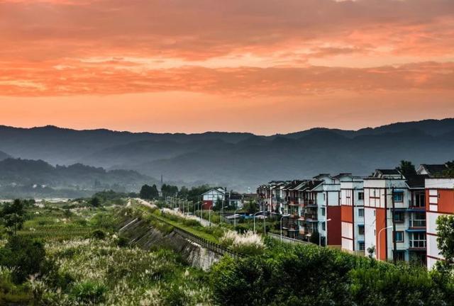 與城市住房相比，農(nóng)村住房現(xiàn)在不僅成本更低，而且有足夠的空間優(yōu)勢，這不同于擁擠的城市生活。農(nóng)村住宅的每個功能區(qū)都寬敞舒適。