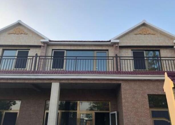 　廣東羅先生在農(nóng)村建房，一家八口，四代同堂。這種布局夠住嗎？